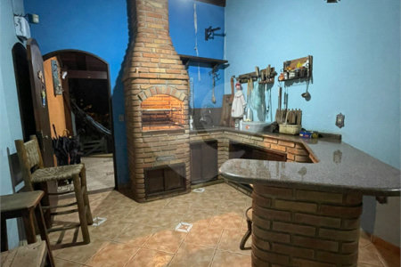 Sobrado à venda com 4 quartos, sendo 1 suíte,  em Vila Suissa, Mogi das Cruzes, SP