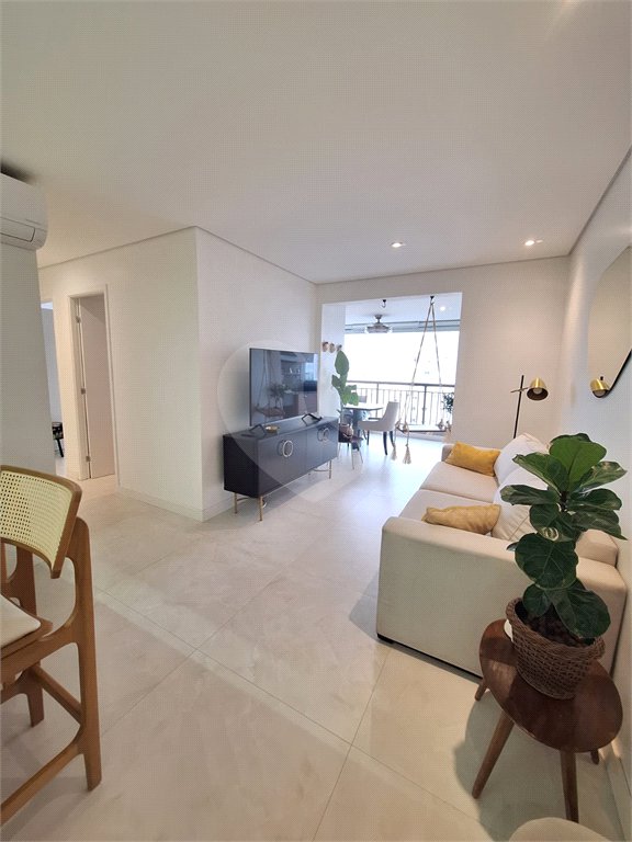 Apartamento à venda com 3 quartos, sendo 1 suíte,  em Vila Andrade, São Paulo, SP