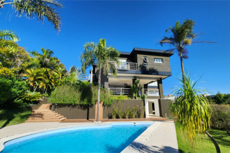 Casa à venda ou para alugar com 5 suítes no condomínio Residencial Jardim Primavera, Louveira - SP