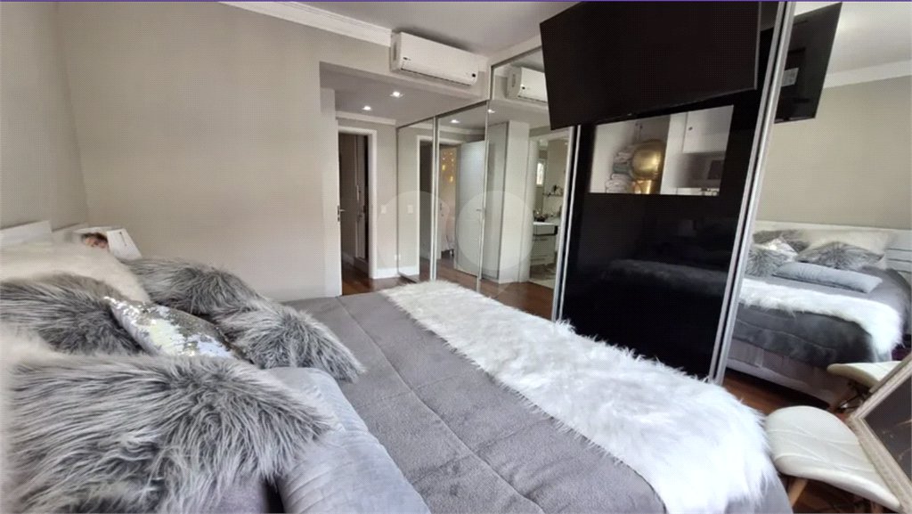 Casa à venda com 5 quartos, sendo 2 suítes,  no condomínio Floradas da Serra, São Paulo - SP
