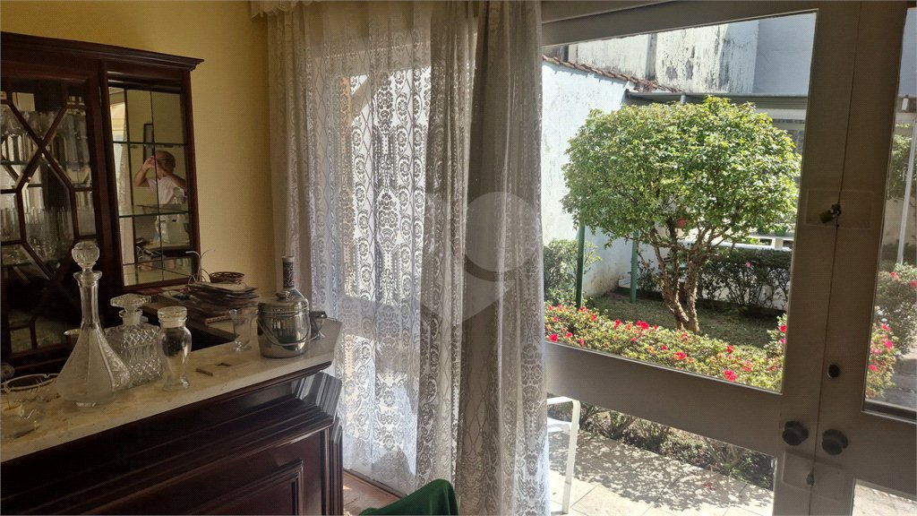 Casa à venda com 4 quartos, sendo 3 suítes,  no condomínio Chácara das Rosas, São Paulo - SP
