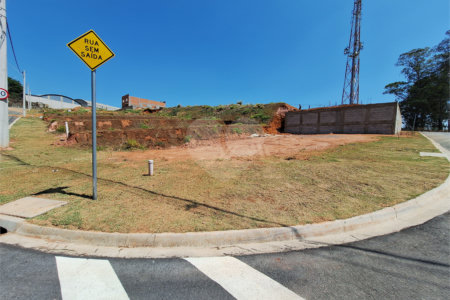 Terreno à venda com 1 suíte no condomínio Comercial Independência, Vinhedo - SP