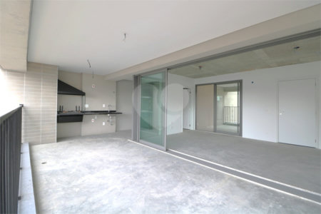 Apartamento à venda com 3 suítes em Moema, São Paulo, SP