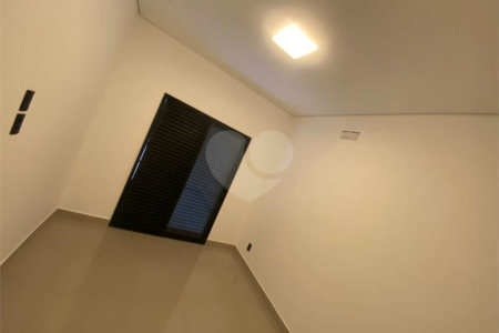 Casa à venda com 3 quartos, sendo 1 suíte,  no condomínio Residencial Helena Maria, Sorocaba - SP