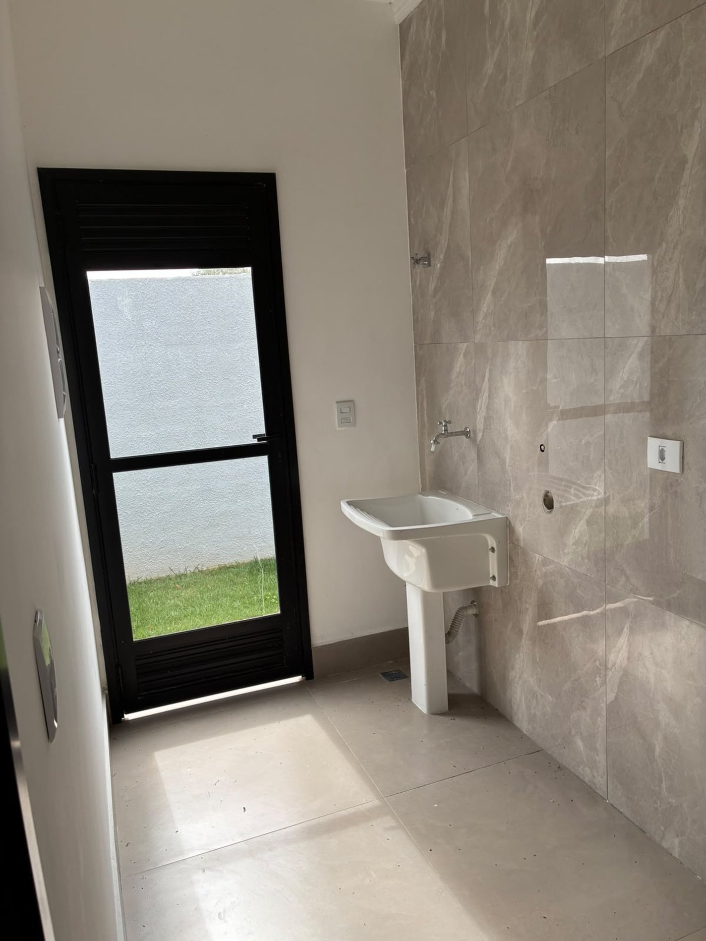 Sobrado à venda com 3 quartos, sendo 1 suíte, em Parque Rizzo, Cotia - SP