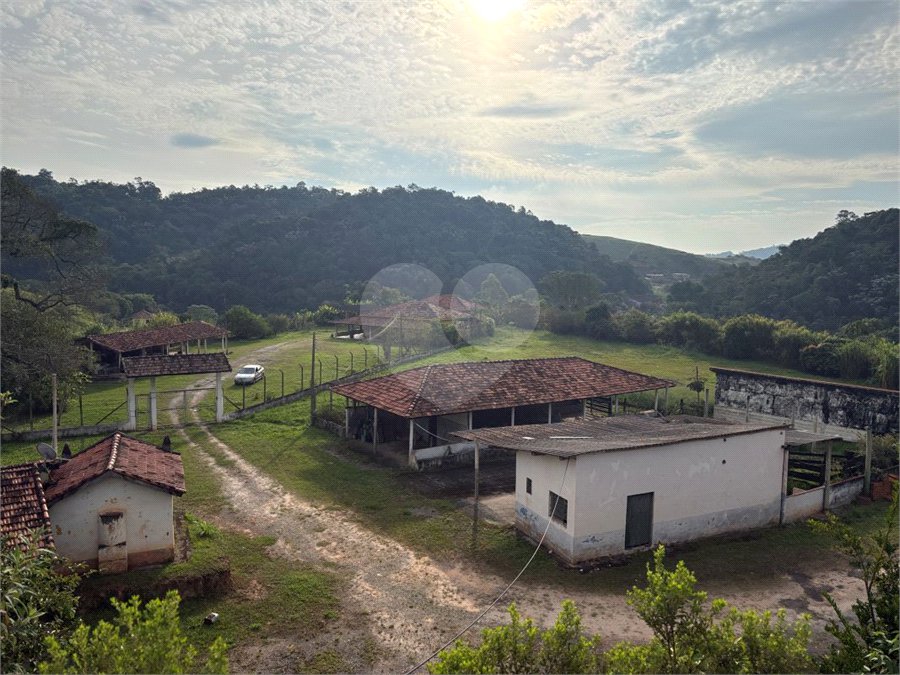Sítio à venda com 3 quartos, sendo 1 suíte, no Centro, Guararema, SP