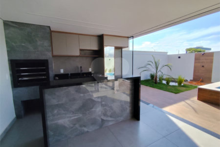 Casa à venda com 4 quartos, sendo 3 suítes,  no condomínio Residencial Golden Ville, Itapetininga - SP