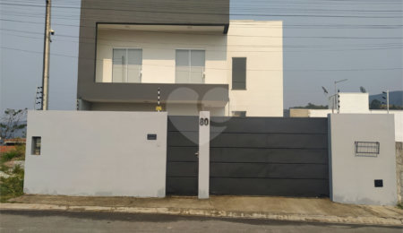 Sobrado à venda com 3 quartos, sendo 1 suíte,  no Centro, Bom Jesus dos Perdões, SP