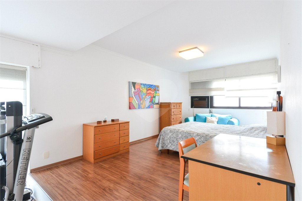 Apartamento à venda com 4 quartos, sendo 3 suítes,  em Jardim Paulista, São Paulo, SP