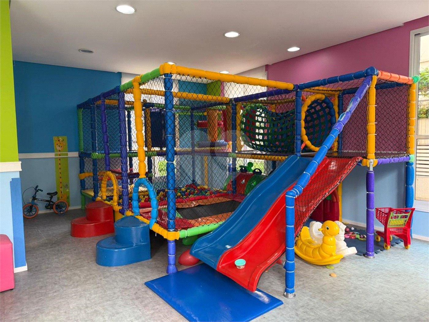 Apartamento à venda com 3 quartos, sendo 1 suíte,  em Vila Regente Feijó, São Paulo, SP