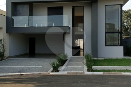 Casa à venda com 3 suítes no condomínio Terras do Caribe, Valinhos - SP
