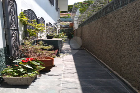 Sobrado à venda com 3 quartos, sendo 1 suíte, em Alto da Boa Vista, São Paulo, SP
