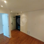 Sala comercial na Oscar Freire à venda Sala coml à venda na Oscar Freire OPORTUNIDADE Sala coml esquina. Rebouças