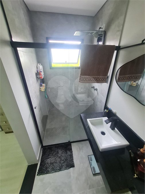 Linda casa em condomínio fechado, unindo conforto, lazer e segurança para você e sua família!