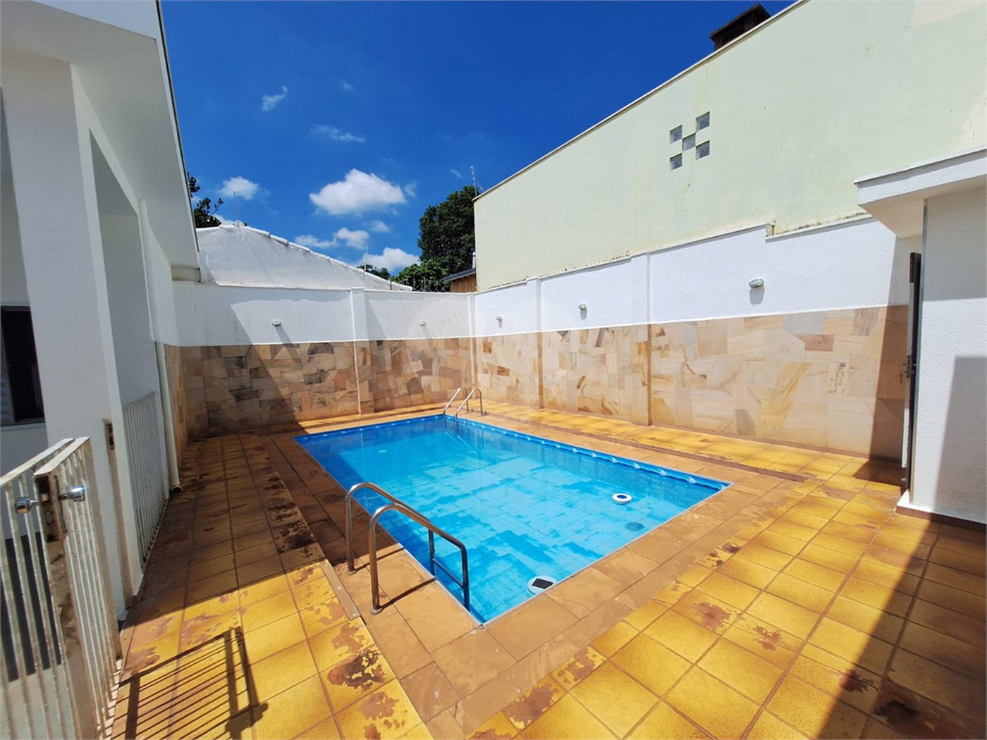 Casa à venda com 2 dormitórios á venda.