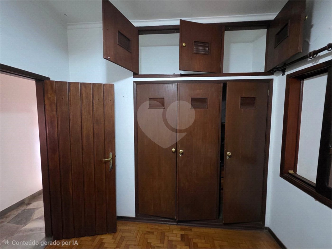 Casa Térrea 5 quartos bem localizada com piscina.