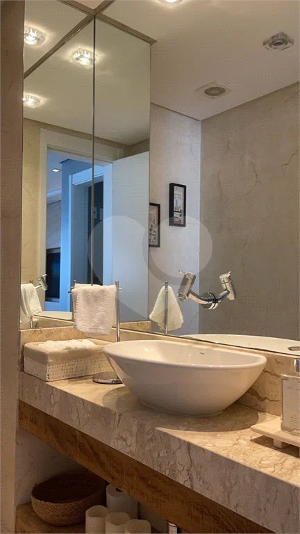 Apartamento na Mooca com 204 m² com vista maravilhosa, sendo 3 suítes e 4vagas.