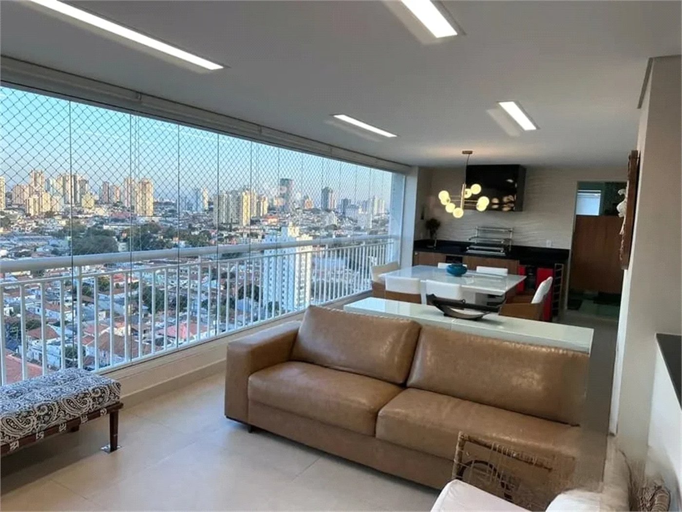Aptº venda Mooca, 149m², andar alto, 4 dorms, 3 suítes, 2 vagas, varanda gourmet, ar condicionado.
