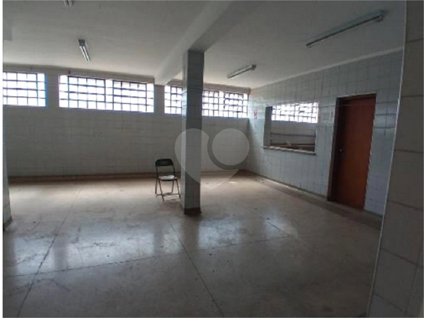 Galpão Comercial .
