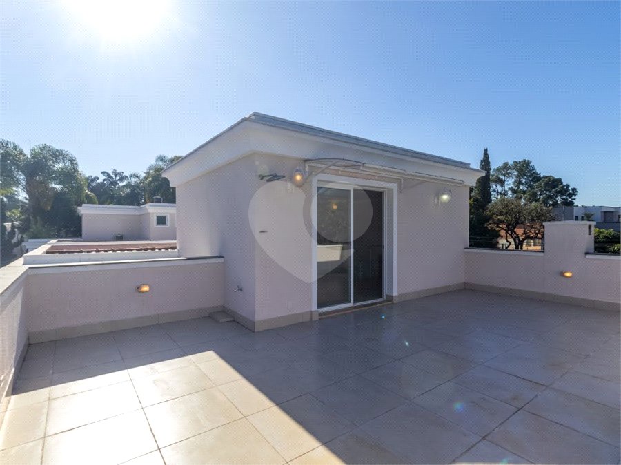 Casa à venda com 4 quartos, sendo 2 suítes, no condomínio Stephanie, São Paulo - SP