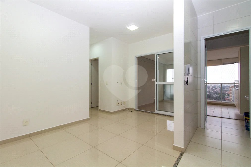 Apartamento com 02 dormitórios, sendo 1 suíte com 02 vagas de garagem