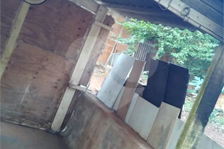 Casa Térrea com 3 dormitórios, sendo 1 suíte.