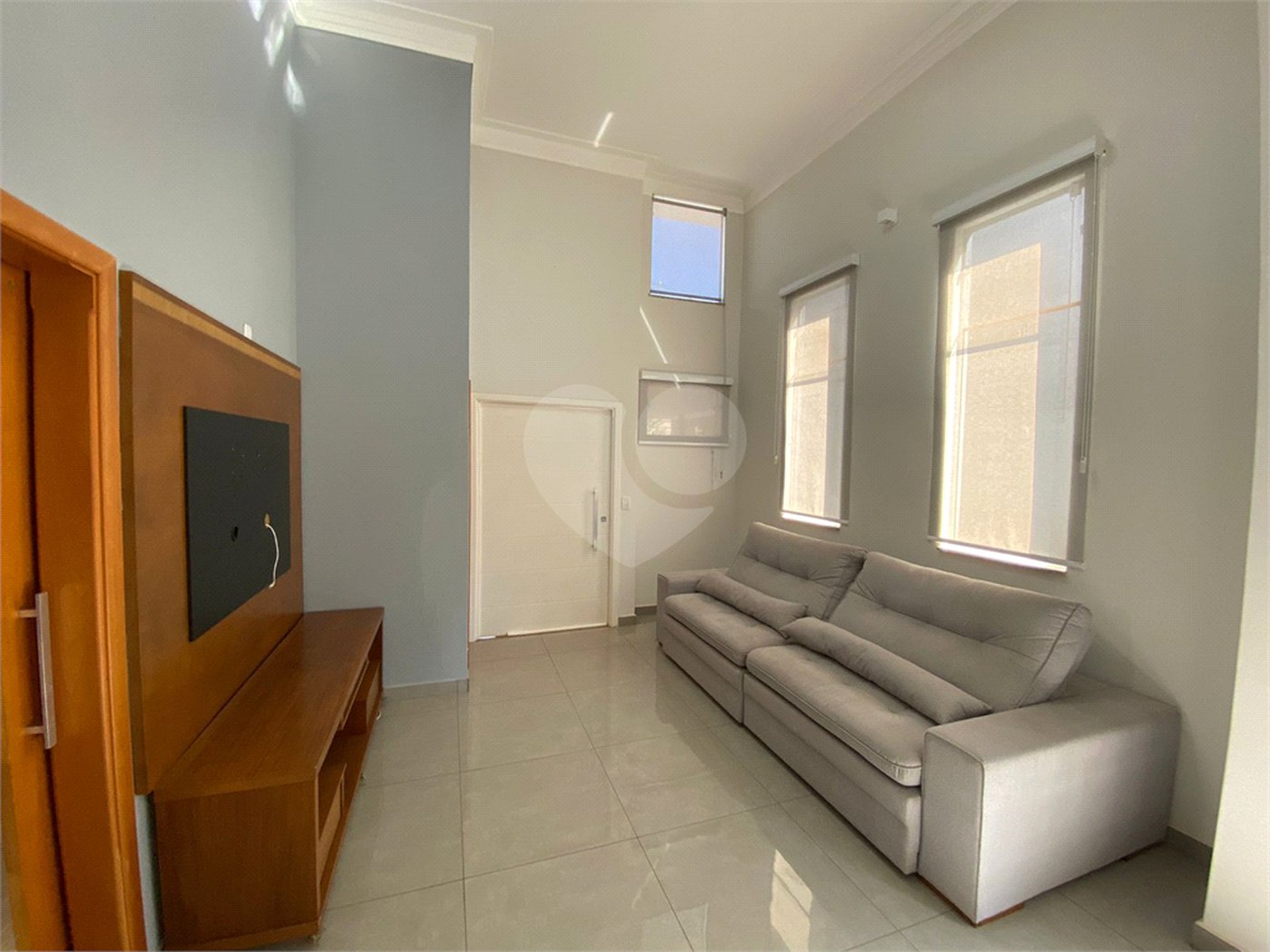 Casa térrea com piscina para venda no Condomínio Quebec.