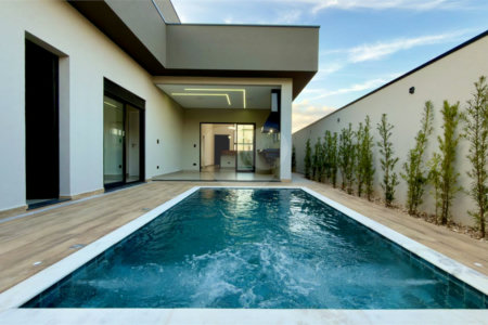 Casa térrea 3 dormitórios (3 suítes), espaço gourmet, piscina, 2 vagas garagem, condomínio fechado com ampla área lazer