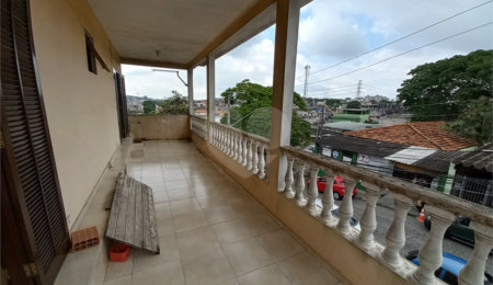 Sobrado à venda com 4 quartos em Pirajussara, São Paulo, SP