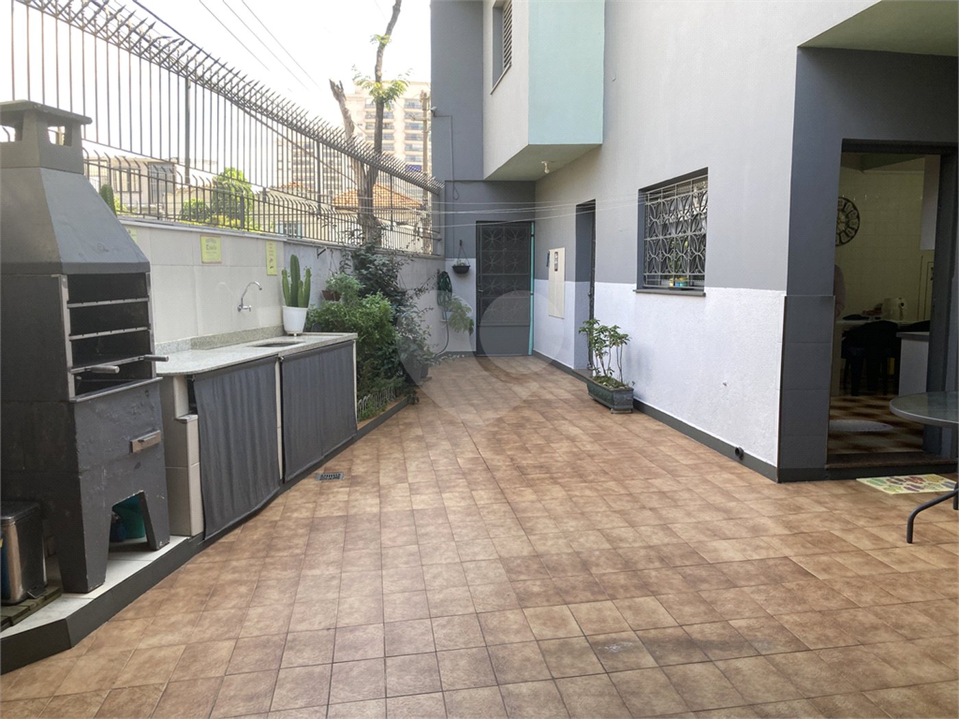 Casa com 4 dormitórios na Saúde.