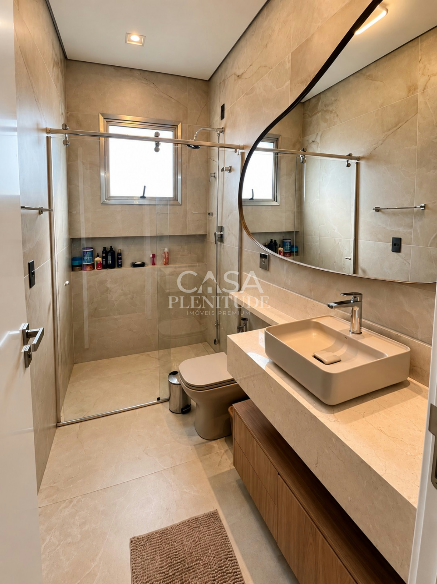 Casa nova no Saint Patrick com 926 m², 5 suítes, elevador e piscina aquecida, saúna em Sorocaba