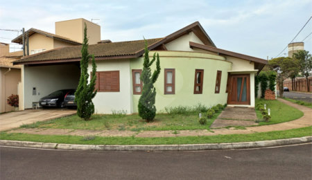 Casa à venda com 3 quartos, sendo 1 suíte,  no condomínio Montreal, São Carlos - SP