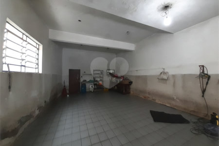 Vende-se: Sobrado no Cursino/Ipiranga, 2 Quartos, 2 Salas, 8 vagas de garagem!