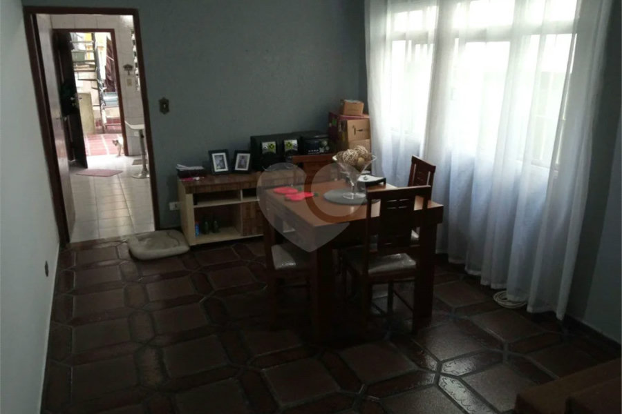 Ótimo sobrado, com amplo espaço interno (127m2), possuindo 03 dormitórios (01 suíte),