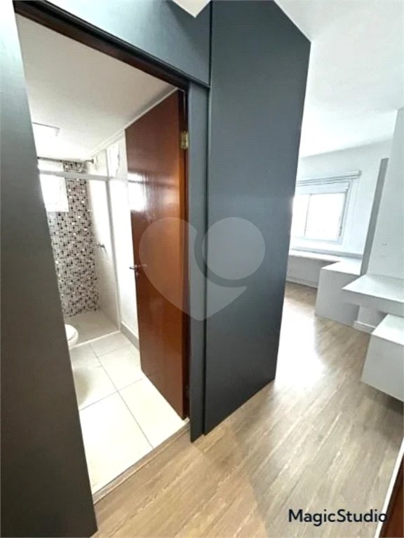 Apartamento com 138m², 3 dormitórios, sendo 3 suítes, 2 vagas de garagem, à venda na Vila Valparaiso em Santo André.