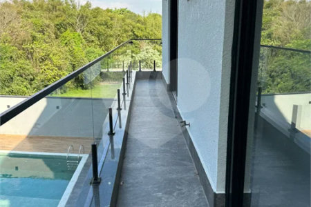 Condomínio London Park – Indaiatuba/SP - Uma casa simplesmente encantadora, em uma das posições mais desejadas do Condomínio London Park, com fundo para a mata, proporcionando privacidade, tranquilidade e uma conexão incrível com a natureza. Terreno: 318,12 m² - Área construída: 265,09 m²