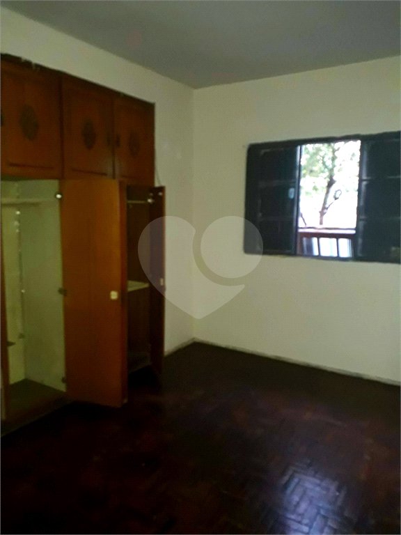Casa térrea + Sala Comercial na Vila Prado.