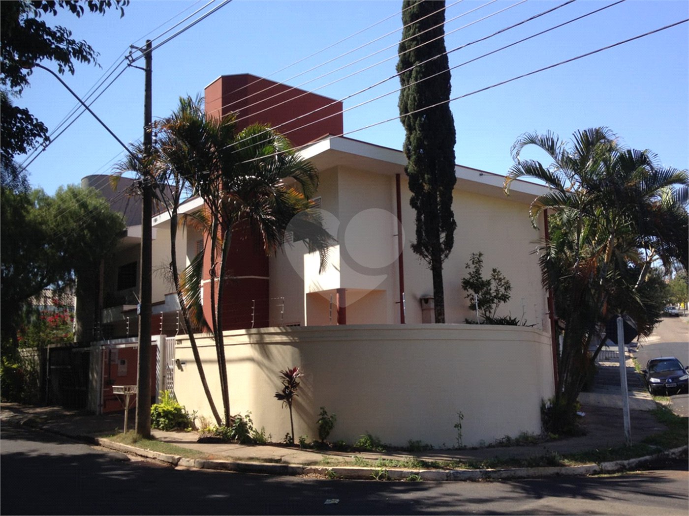 Sobrado a venda.