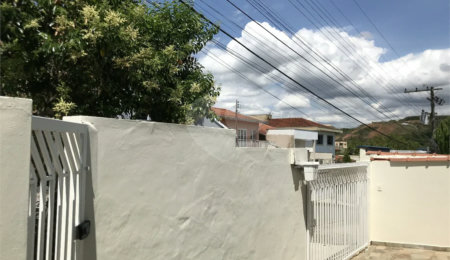 Casa à venda com 2 quartos, sendo 1 suíte,  em Jardim Vitória, Poços de Caldas, MG