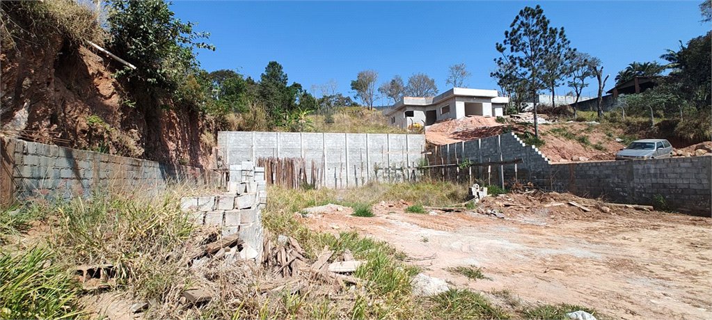 Terreno em Atibaia com 681 metros, pronto para construir, excelente localização, aceita financiamento
