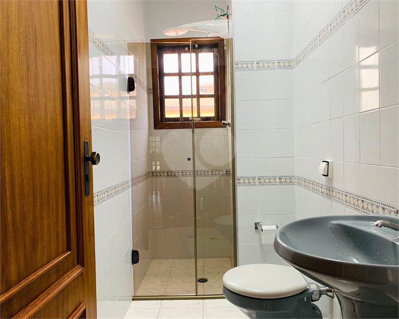 Sobrado à venda com 4 quartos, sendo 3 suítes, em Interlagos, São Paulo, SP