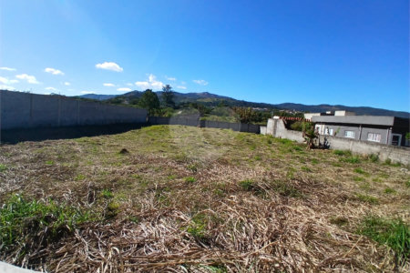 Terreno a venda no Jardim Estância Brasil com 1400m²