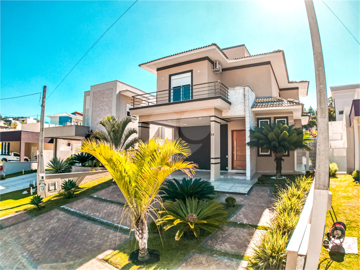 Sobrado à venda em Itupeva – 421,80 m² de terreno – 254,28 m² de área construída – 3 dormitórios – 4 banheiros – 4 vagas de garagem
