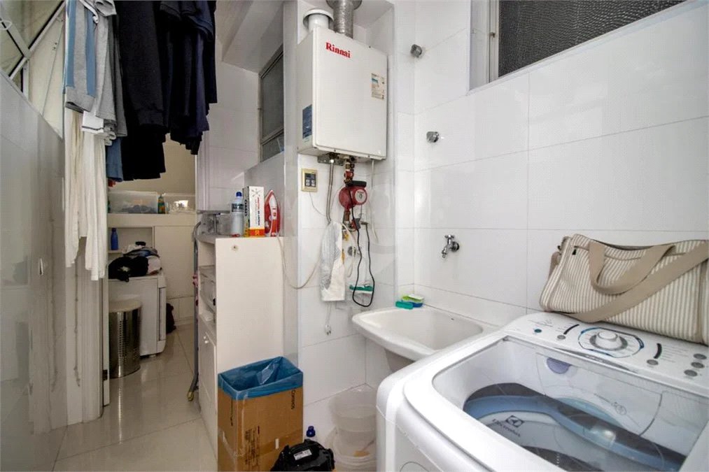 Cobertura Itaim 260 m2 , 3 suítes e 2 vagas de garagem