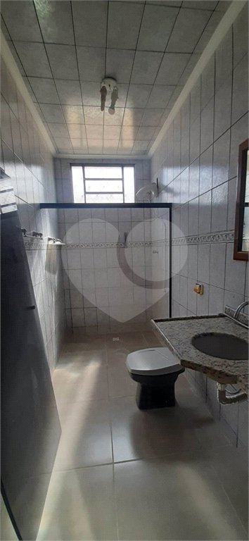 Casa térrea para venda, com 3 dormitórios, sendo 1 suíte.