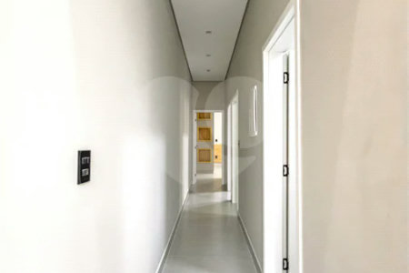 Indaiatuba - Jardim Bom sucesso - Área total: 150m² - Área construída: 115m² - 3 dormitórios sendo 1 suíte com armário planejado;Sala para dois ambientes; Banheiros com box gabinetes e espelhos; Área gourmet com churrasqueira a carvão e móveis planejados; Lavanderia coberta; Ar condicionado na sala