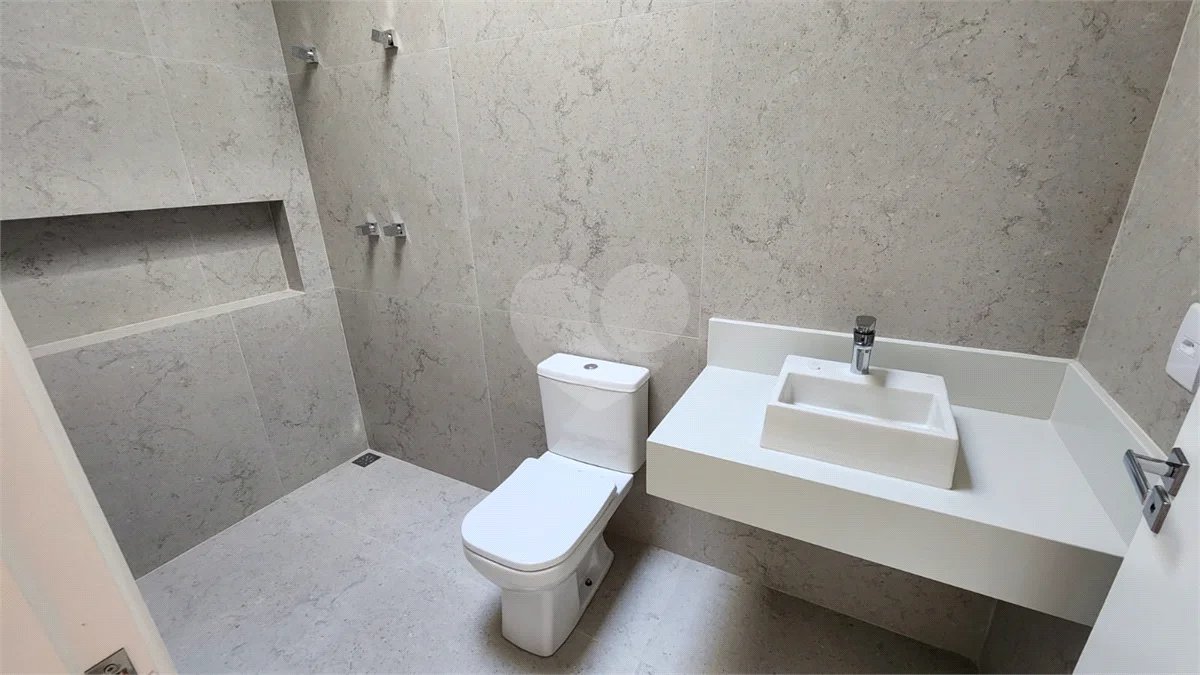 Casa Térrea Recém-Construída à Venda no Condomínio Portal do Bosque – Louveira/SP
