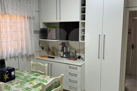 Sobrado à venda com 3 quartos, sendo 1 suíte,  em Parque dos Sabiás, Louveira, SP