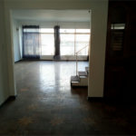 Casa com 4 dormitórios e 4 vagas.