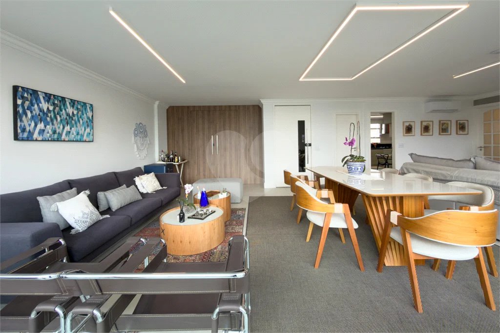 Apartamento com 205 metros no Campo Belo